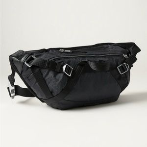 Athleta excursion crossbody waist bag.  Black. Like new.  Great bag.